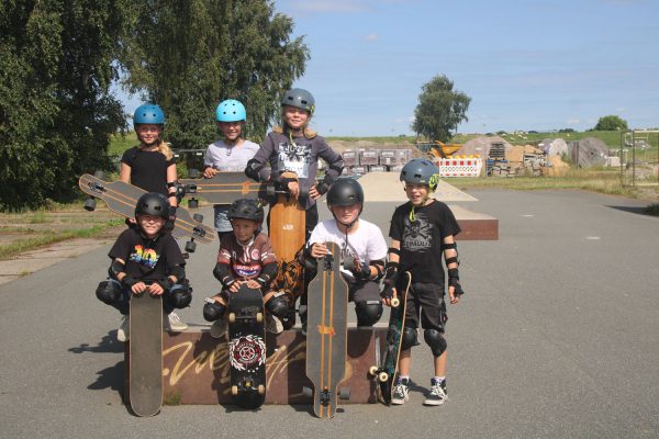 skater_gruppe.jpg skater_gruppe.jpg